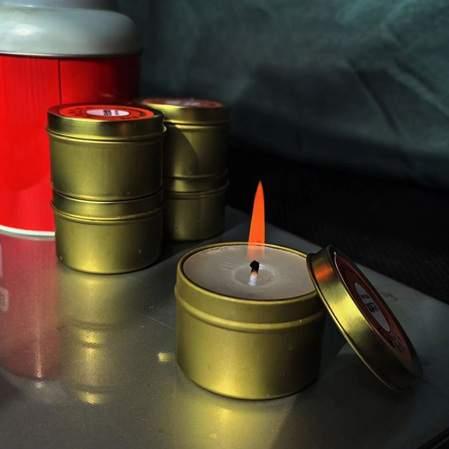 Świece ratunkowe, 10 sztuk wiatro- i wodoodpornych świec survivalowych, 24 godziny długiego palenia, bezdymne świece, podgrzewacze do żywności, trwałe źródło światła awaryjnego w przypadku awarii