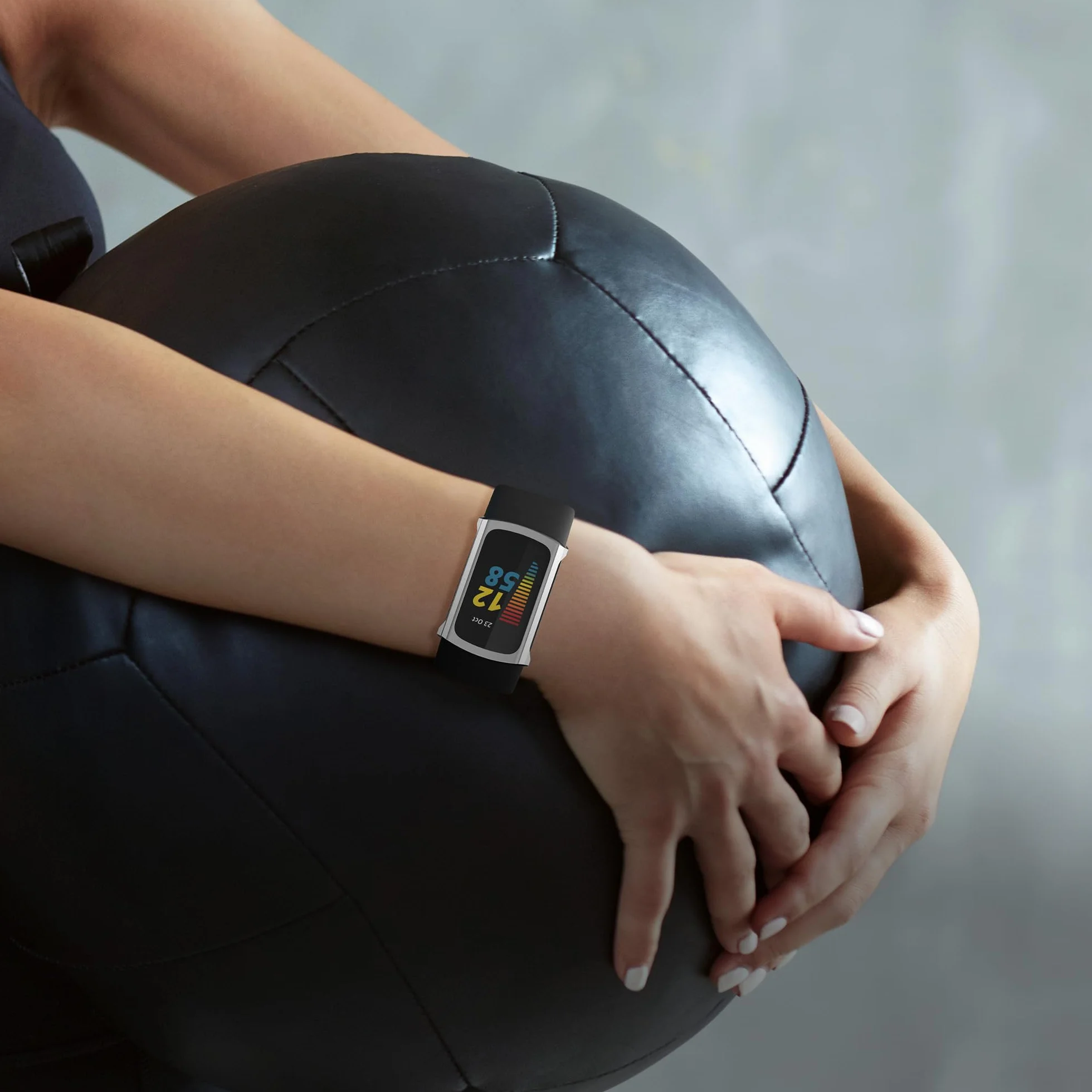kwmobile Etui kompatybilne z Fitbit Charge 6 / Charge 5 – 2 x silikonowe etui na monitor fitness z TPU – srebrne/ciemnoszare