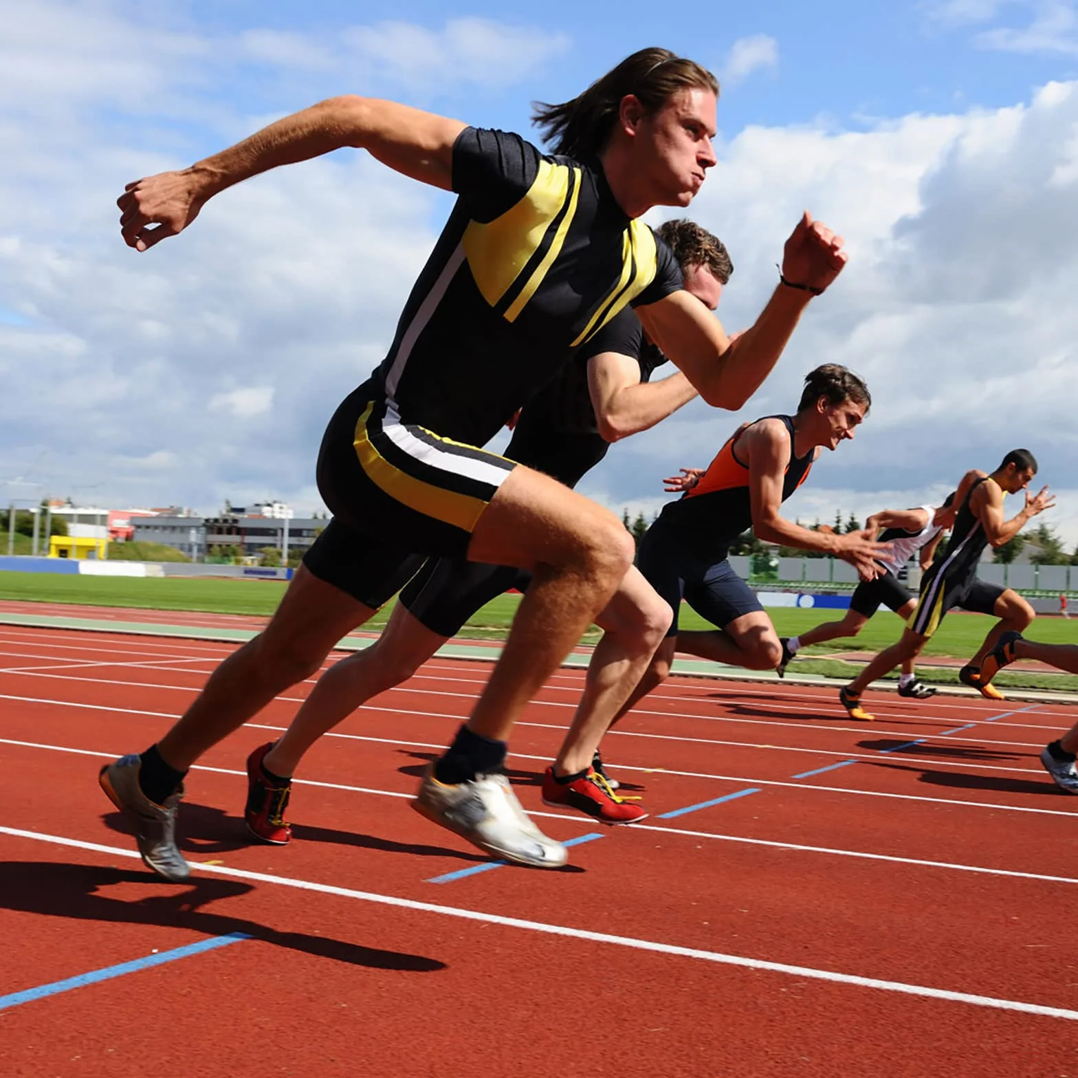 Paznokcie kolce sportowe piramida zapasowe kolce do treningu Field śruba z kluczem kolcowym narzędzie do lekkoatletyki Track Sprint Dalekie Skoki Bieganie Stalowe Srebrne 50 sztuk