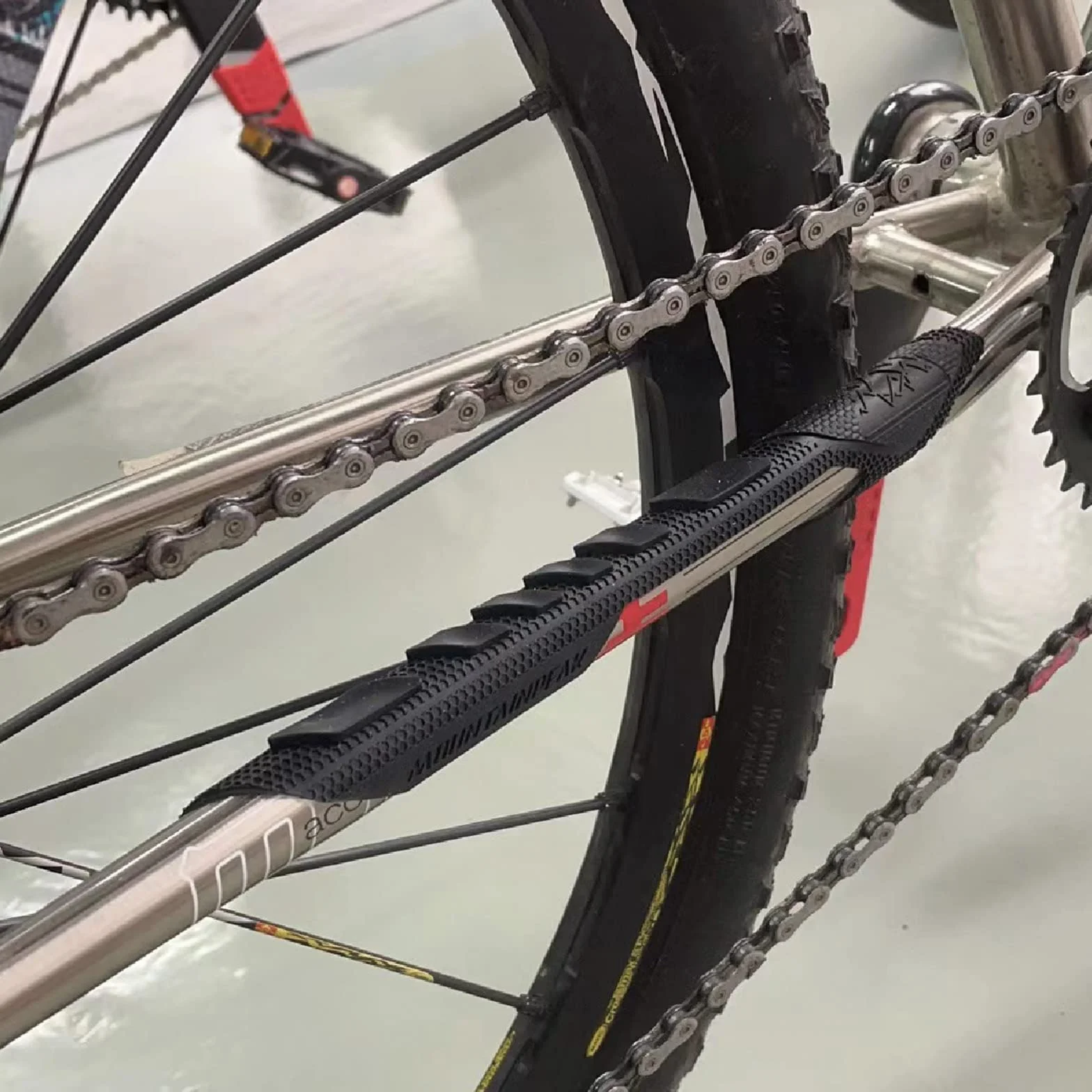 ENLEE Osłona łańcucha roweru górskiego, silikonowa osłona łańcucha MTB, podkładka łańcucha do roweru szosowego, ochrona ramy roweru przed zarysowaniem za pomocą łańcuszka
